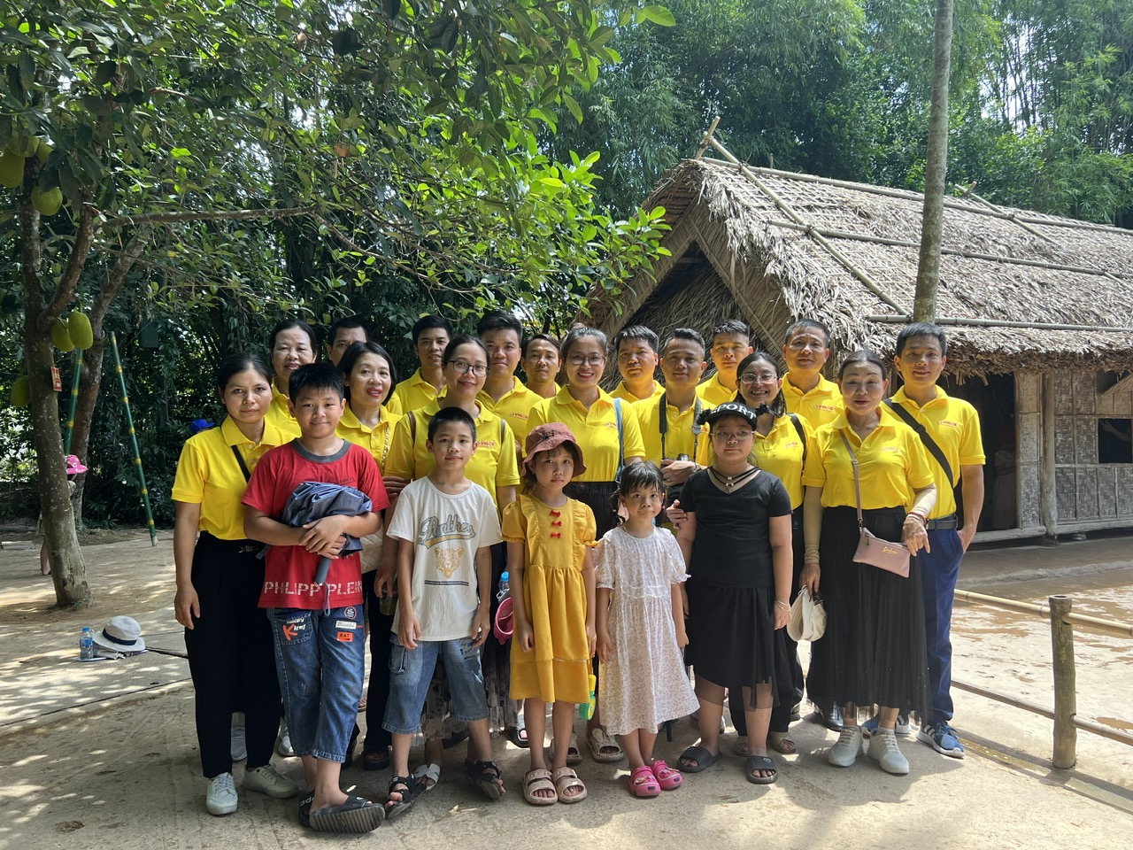 Trung tâm đi thăm quê Bác